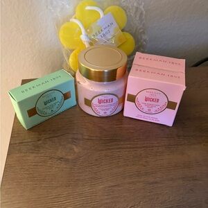 BEEKMAN GLINDA FACE CREAM , 3 SOAPS & YELLOW FLOWER BATH SPONGE
LOT OF 5